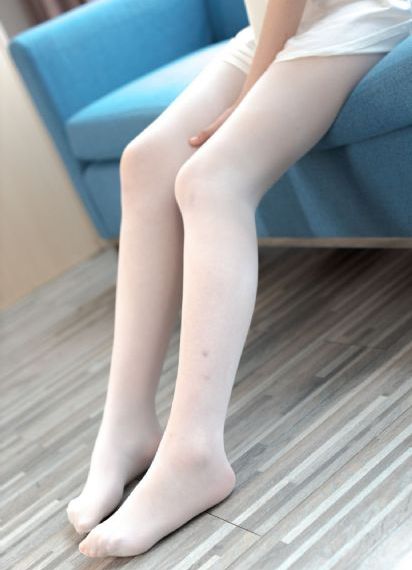 年轻漂亮的女邻居4_HD在线观看高清
